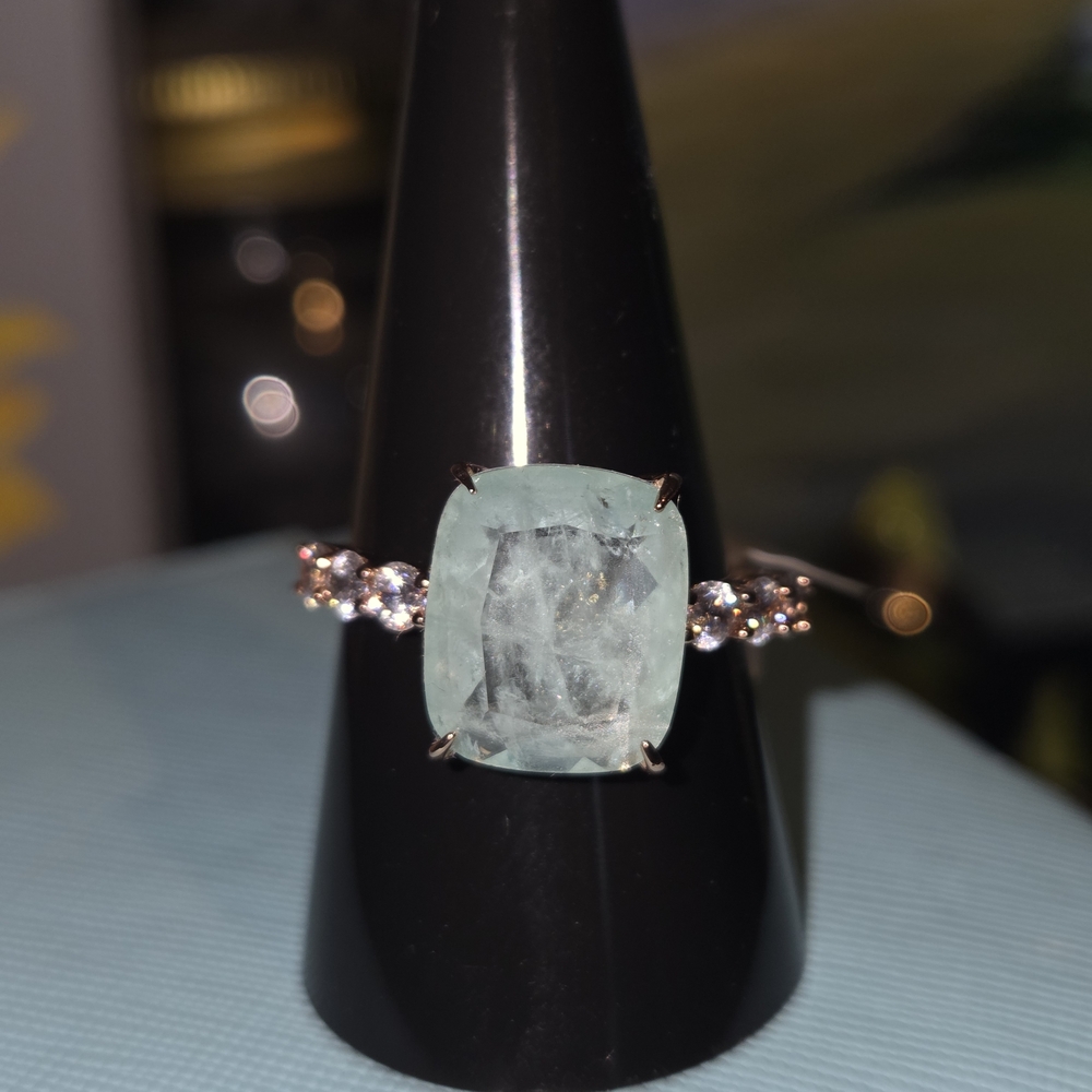 Stunning Silver and Aqua Gemstone Ring